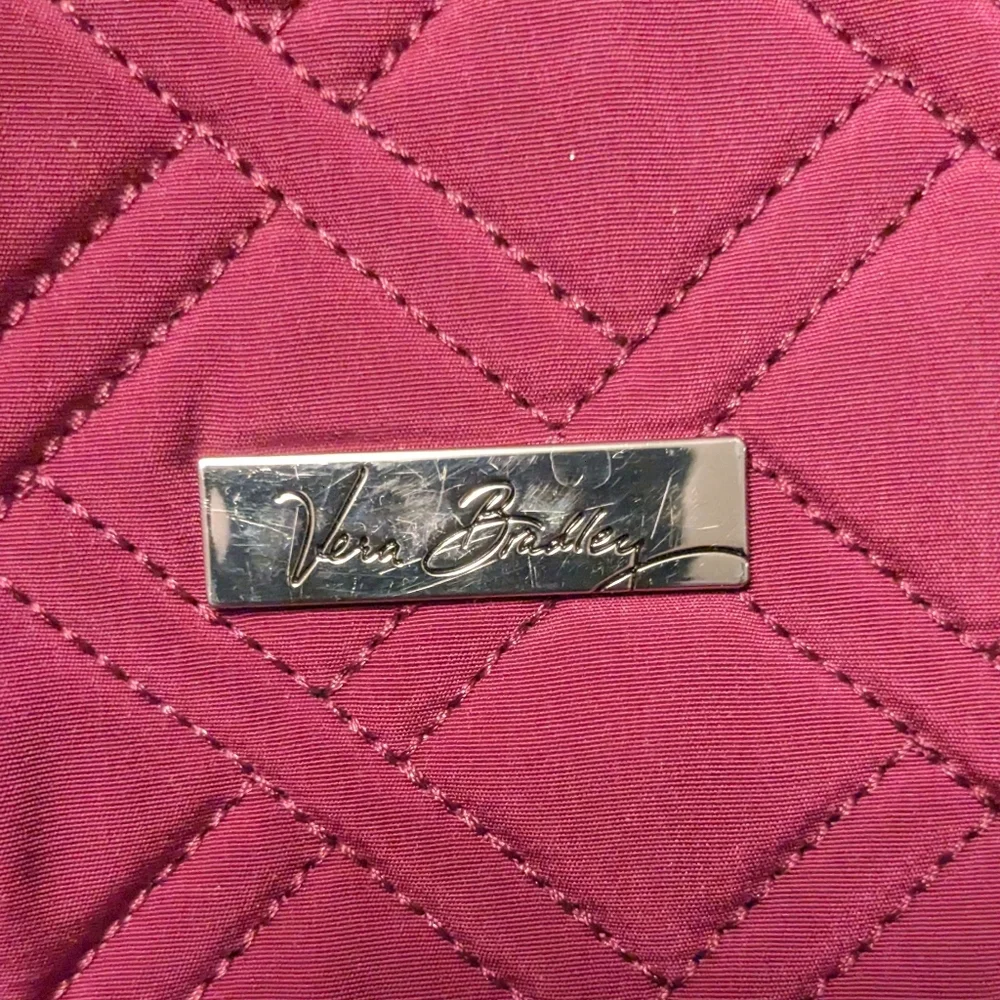 NWOT Vera Bradley Burgundy Cosmetic Makeup Bag W/zipper Waterproof 7